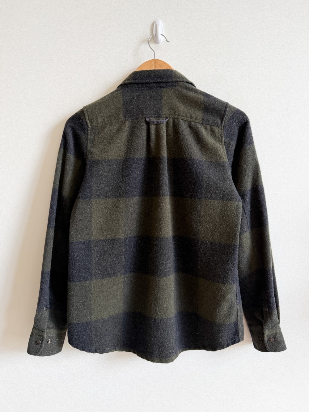FJALLRAVEN • Canada Shirt in Deep Forest-Dark Grey - Picture 10 of 14